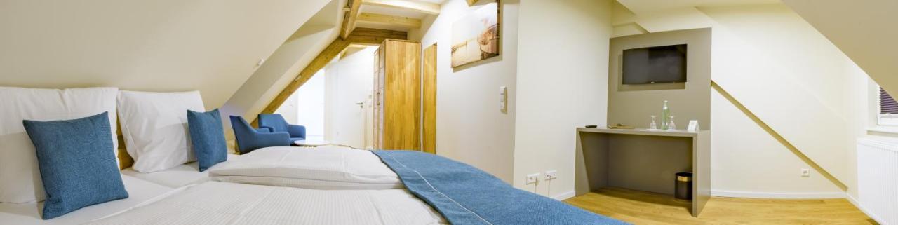 Adler Inn *